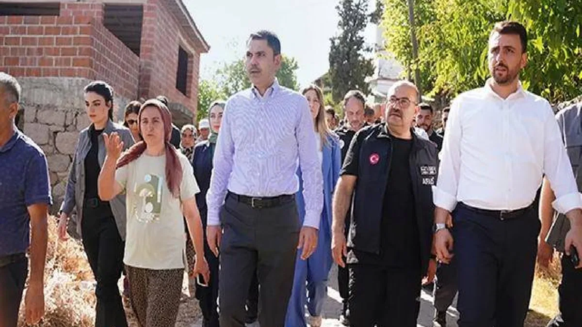 Sındırgı'da tüm evler tarandı... Ağır hasarlı yapılar yıkılacak!