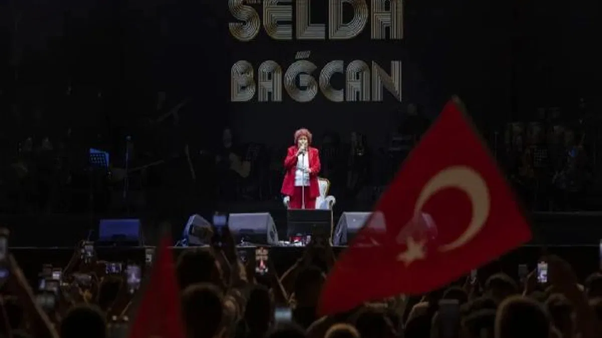 Selda Bağcan’dan Mersin’de Cumhuriyet Bayramı konseri