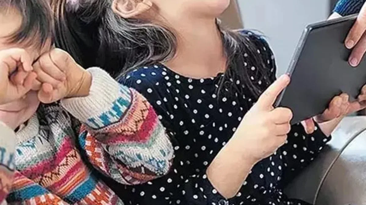 15 yaş altına sosyal medya düzenlemesi geliyor... Doğum ve babalık izinleri artıyor!