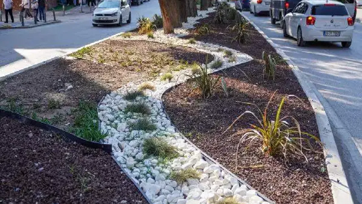 İzmir Buca'da Beyazıt Aykut Parkı yenilendi