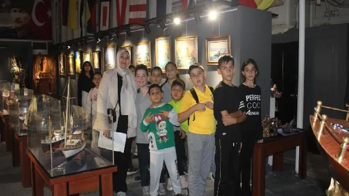 İzmirli öğrenciler, dil becerilerini gezerek pekiştiriyor