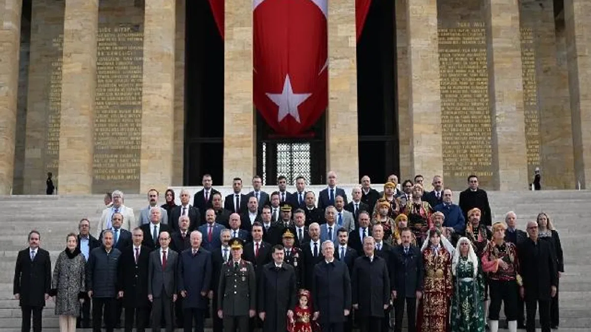 Başkent'ten Ata'ya saygı duruşu