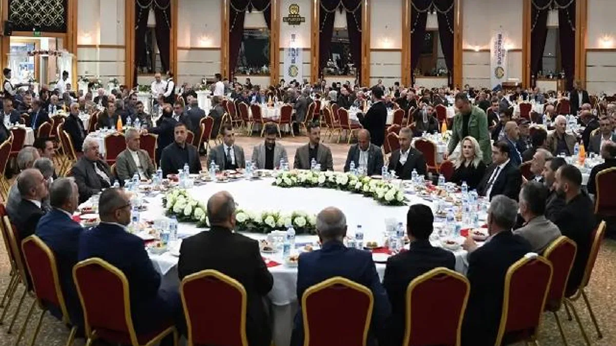 Başkan Er iftarda muhtarları ağırladı