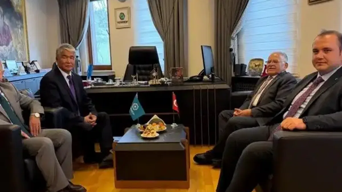 Memduh Büyükkılıç'tan TÜRKSOY'a ziyaret