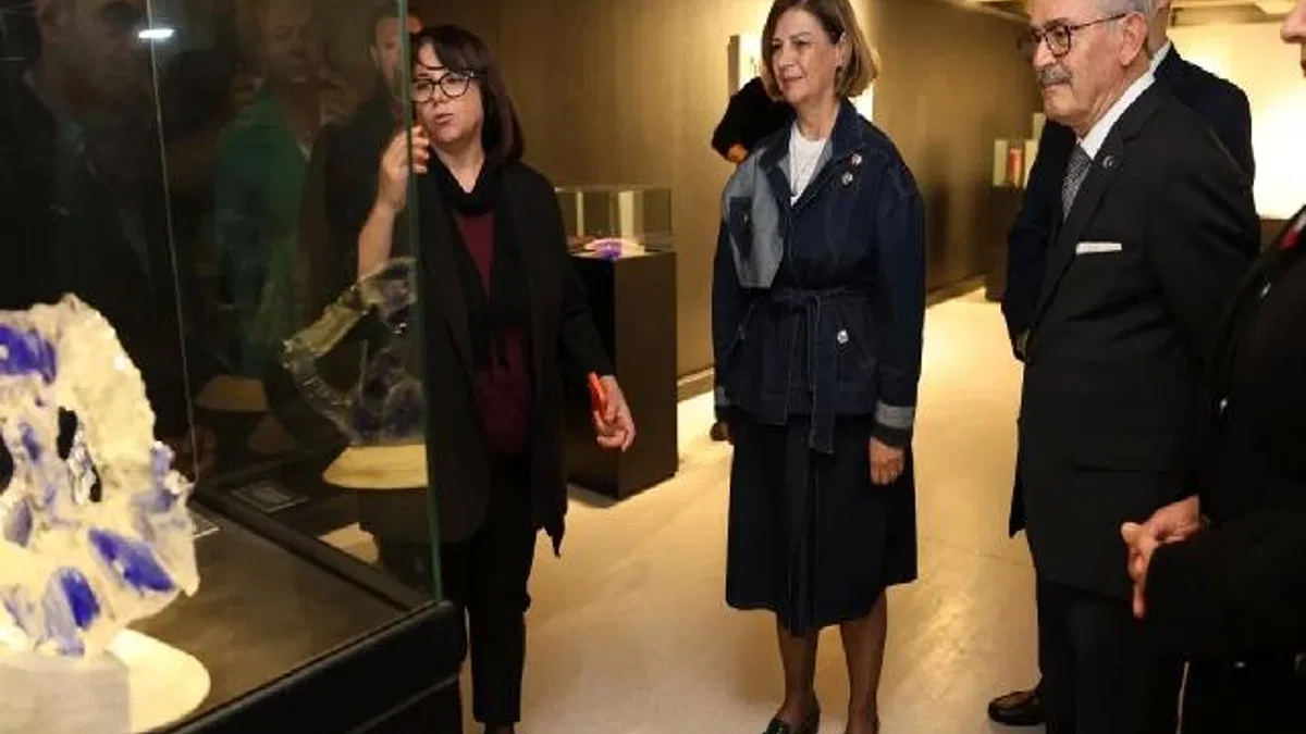 “Camın Çağdaş Yüzü” sergisi Eskişehir’de sanatseverlerle buluştu