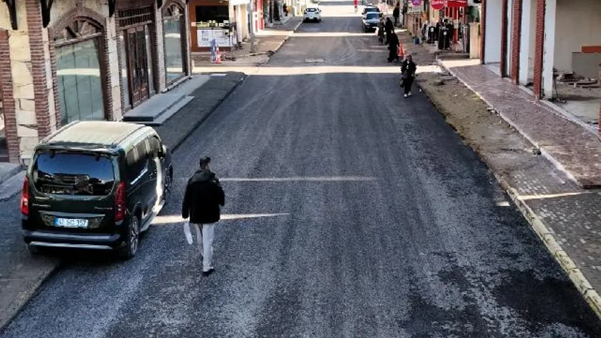 Kocaeli Büyükşehir’den Kartepe’de yol yenileme çalışması