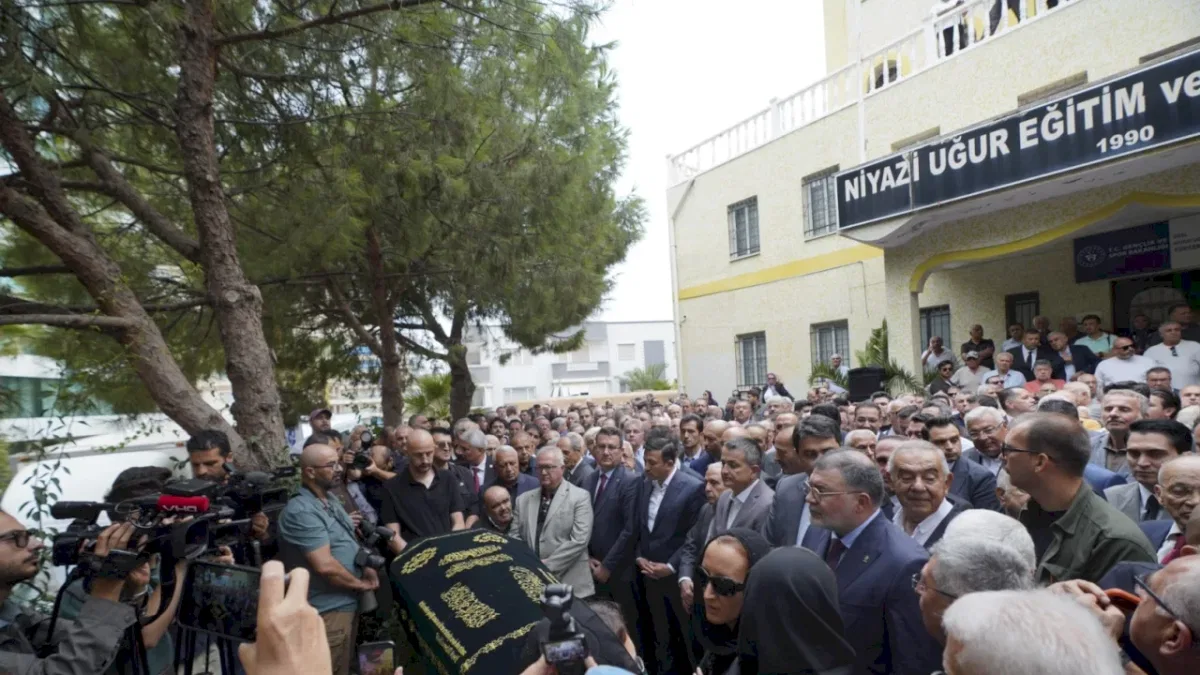 Burhan Özfatura son yolculuğuna uğurlandı