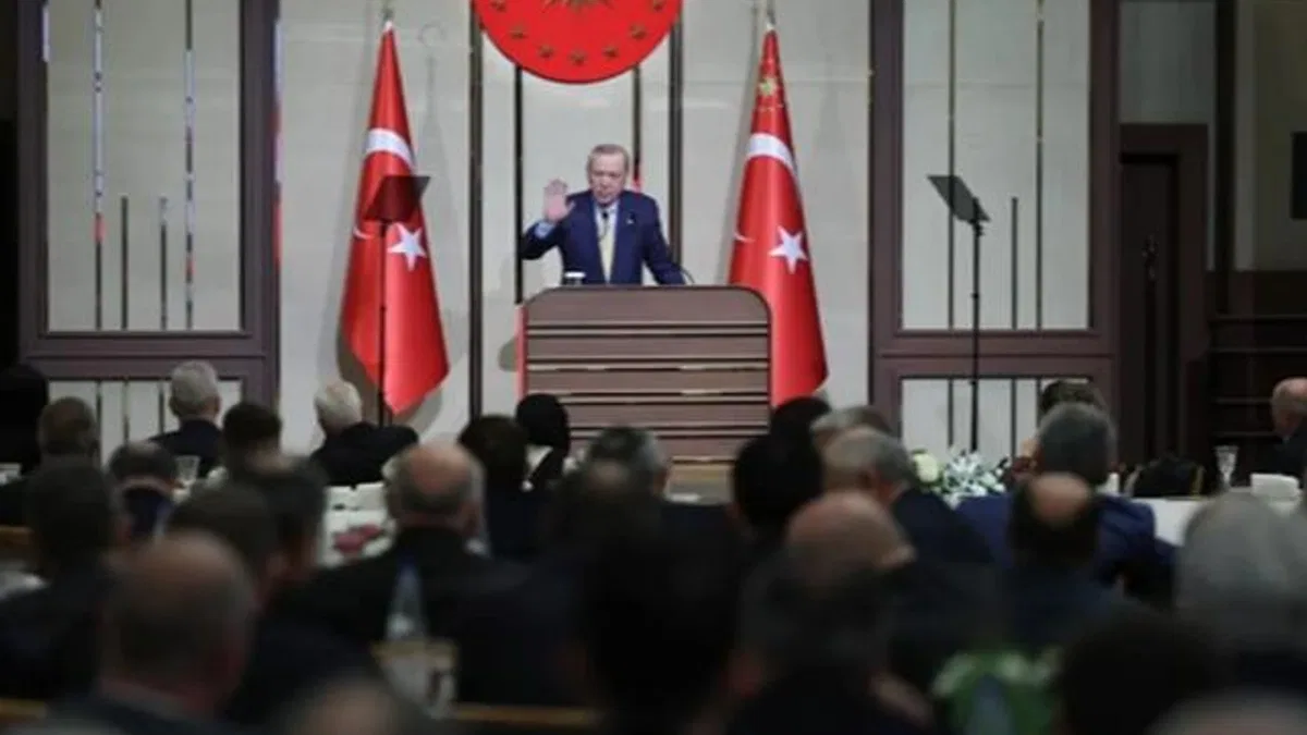Erdoğan esnafla iftarda buluştu: Bölgesel türbülanstan başarıyla çıkacağız