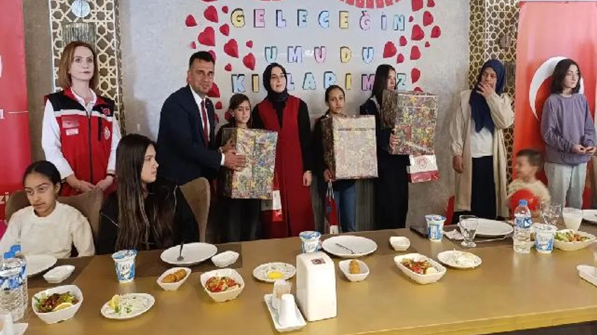 Erzurum'da 'Geleceğin Umudu Kızlarımız' ile kız çocuklarına destek