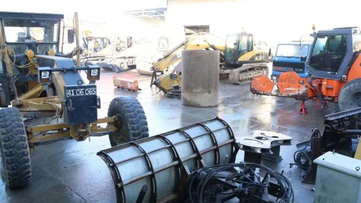 Kocaeli'nin bu atölyesi saat gibi işliyor... Bu atölyede ne ararsan var!