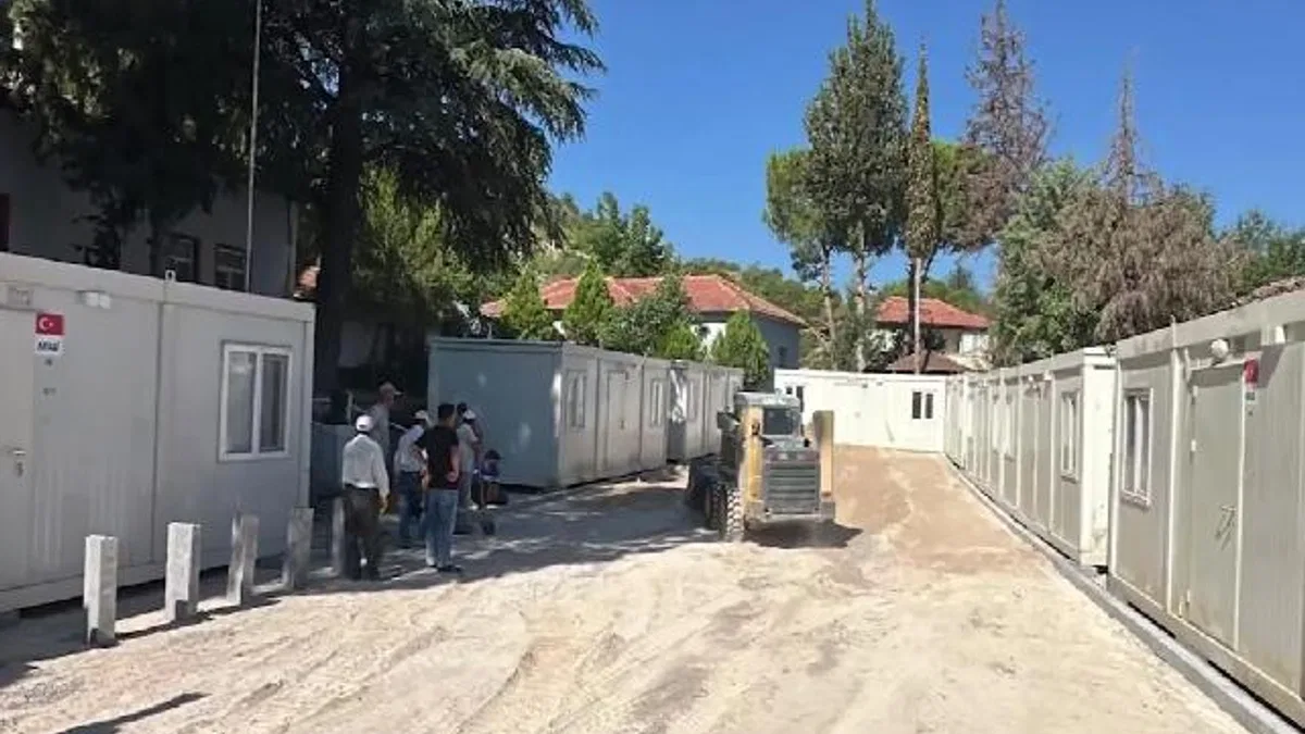 AFAD Sındırgı'ya 10 konteyner kurdu... Kurulumlar sürüyor
