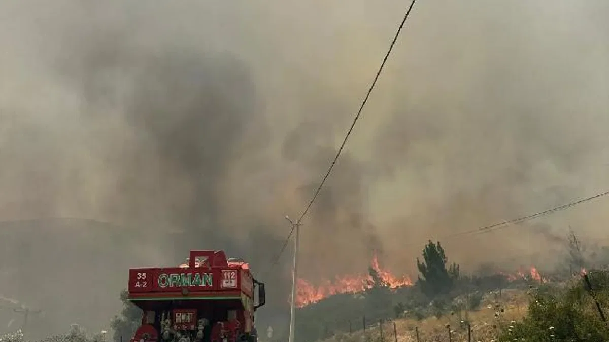 İzmir Karaburun’da yangın alarmı! Alevlerle mücadele sürüyor