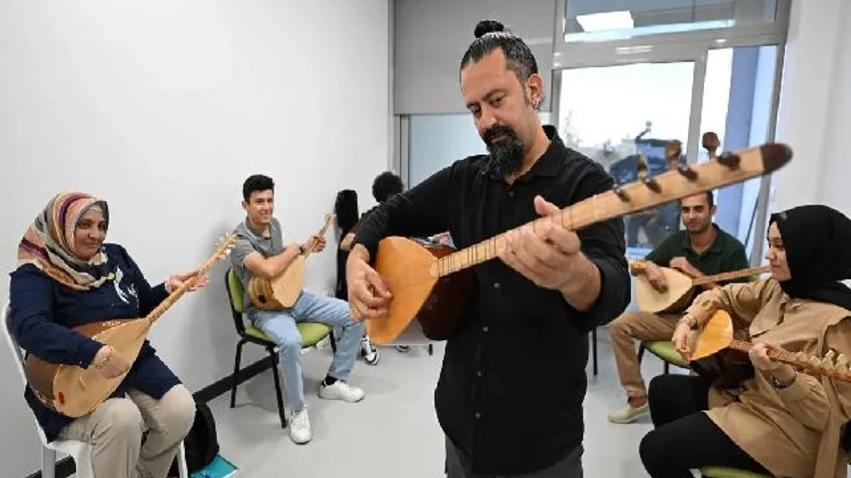 Mersin'de ücretsiz enstrüman kurslarına yoğun ilgi