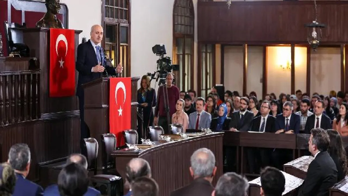 TBMM Başkanı Kurtulmuş, Gazi mekanda gençlerle buluştu