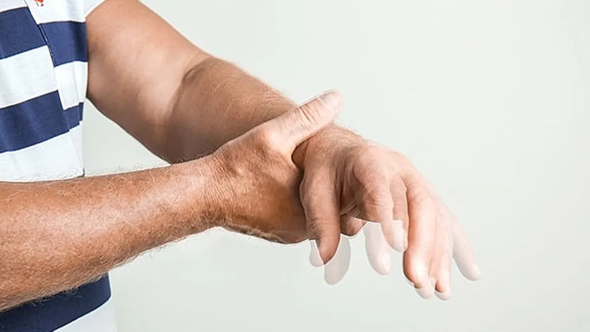 Vitamin eksikliği el titremesine neden olur mu? El titremesinin nedenlerini uzmanı açıkladı