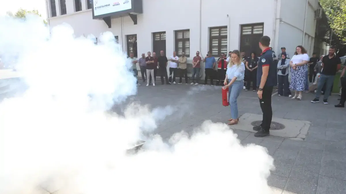 Sakarya Büyükşehir personeline yangın anında doğru müdahale anlatıldı