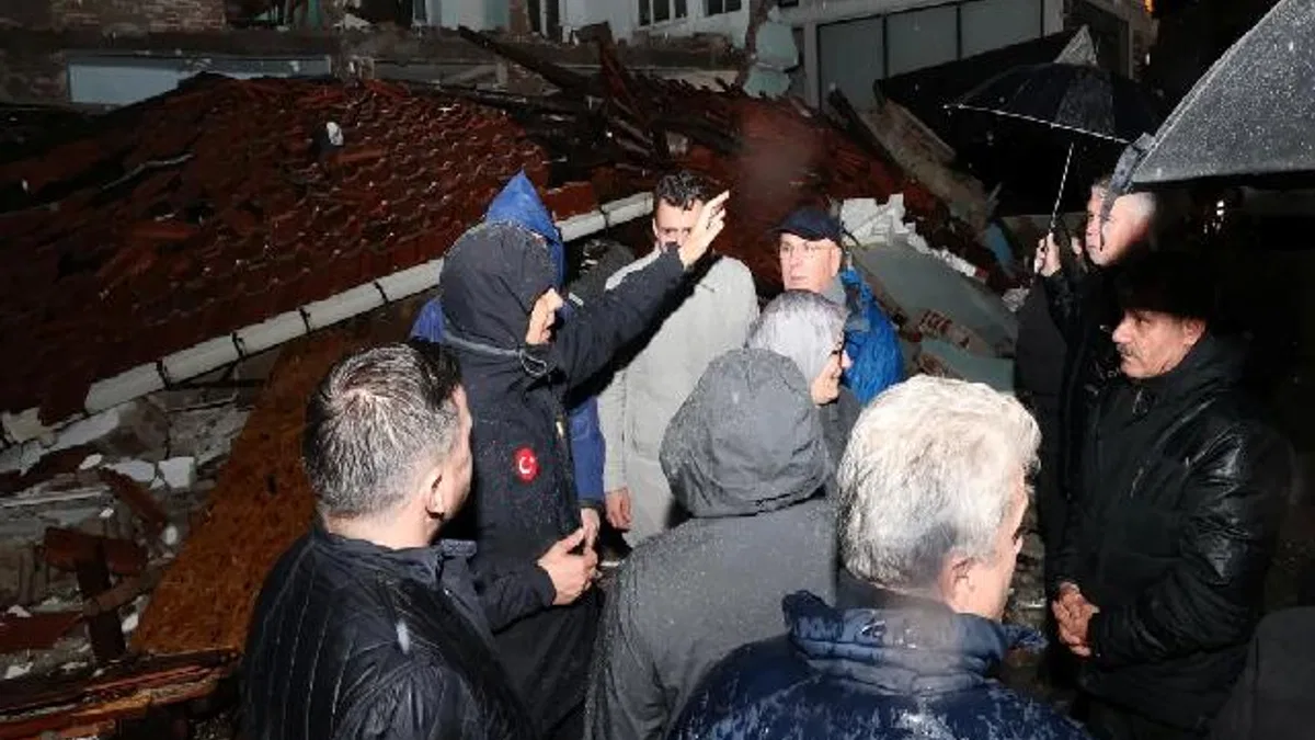 6,1’lik deprem sonrasında Bakan Yerlikaya sahada