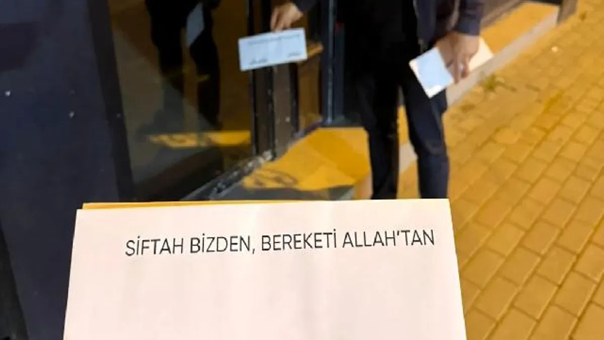 Bursa Gürsu'da Anahtar Parti'den esnafa siftah parası!