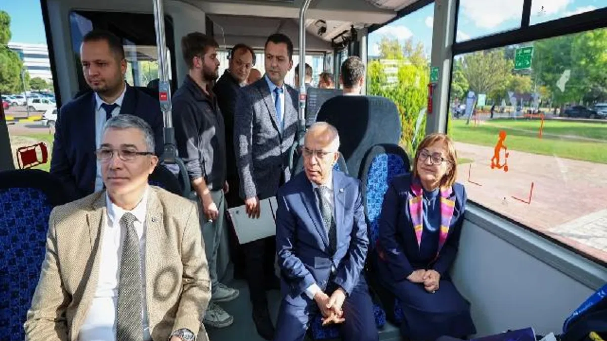 Türkiye’nin ilk 18 metrelik elektrikli otobüsü Gaziantep’te tanıtıldı