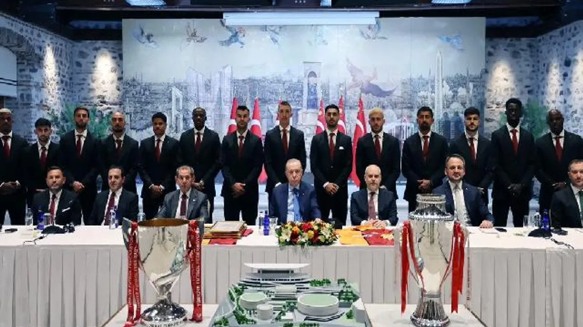 Cumhurbaşkanı Erdoğan, Süper Lig Şampiyonu Galatasaray'ı ağırladı
