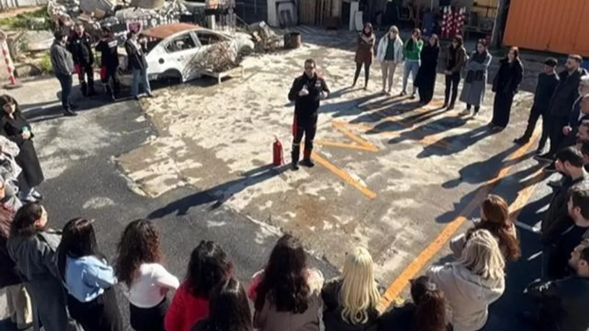 İstanbul Maltepe'de öğretmenlere yangın müdahale eğitimi verildi