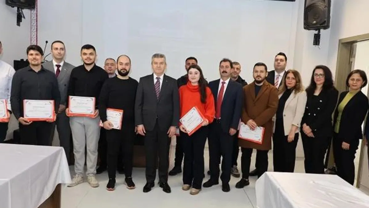 Artvin'de tütün kullanımını bırakan 15 kişiye Vali Ergün'den teşekkür