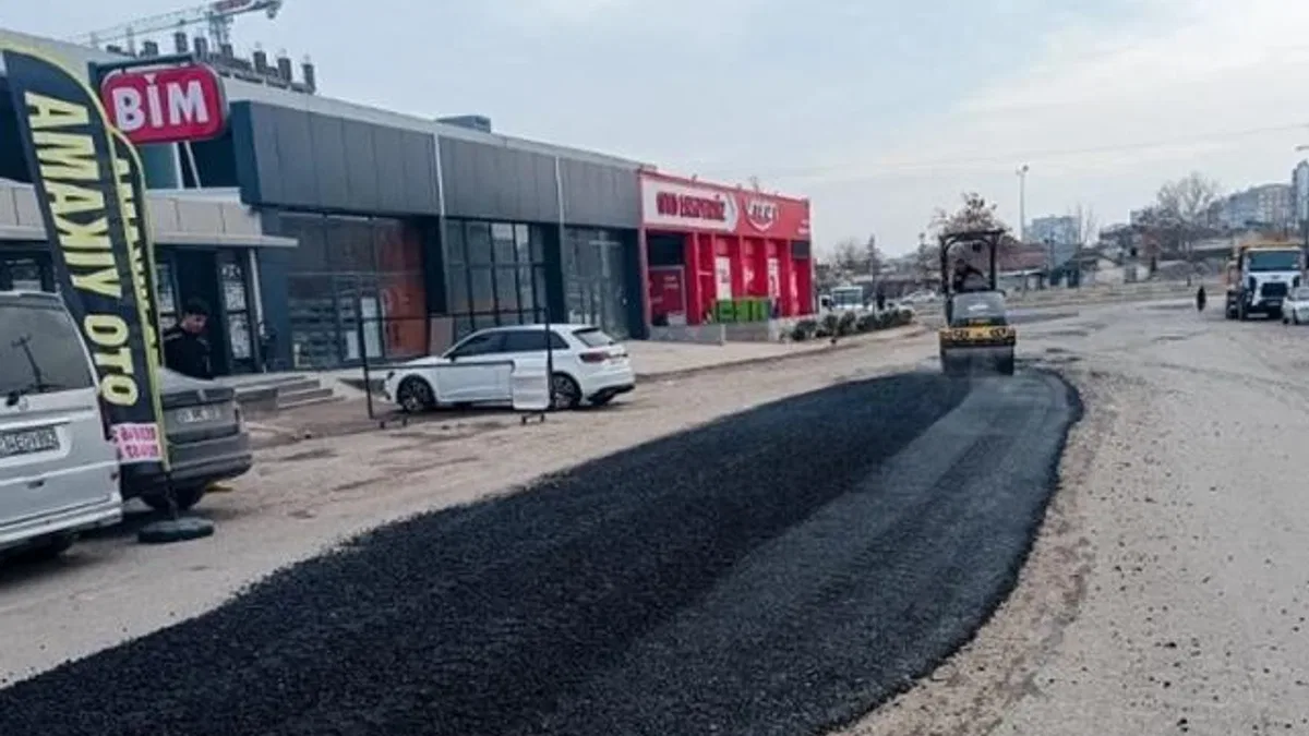 Diyarbakır Büyükşehir'den bozulan yollara geçici müdahale