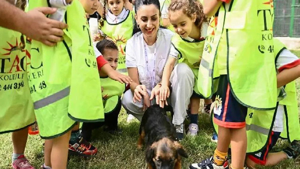 Çocuklar patili dostlarıyla buluştu