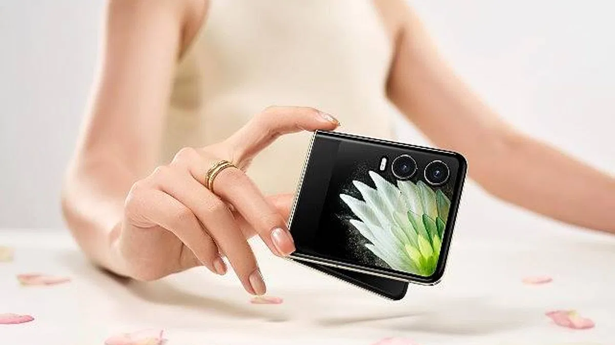 Tecno Phantom V Flip2 5G'yi Tanıttı