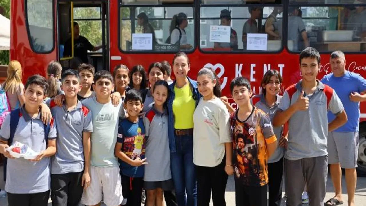 Efes Selçuk’ta üçüncü öğrenci otobüsü hizmete girdi