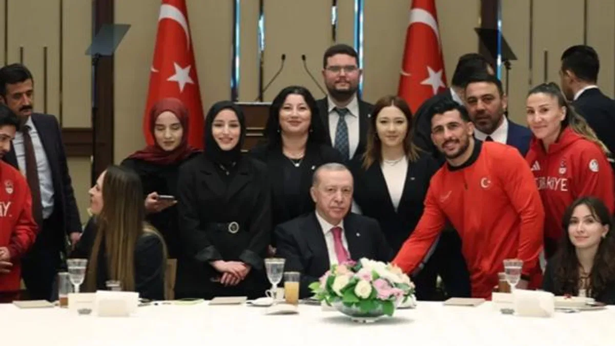 Erdoğan'dan gençliğe güven: Türkiye'yi sizlerle bugünlere getirdik