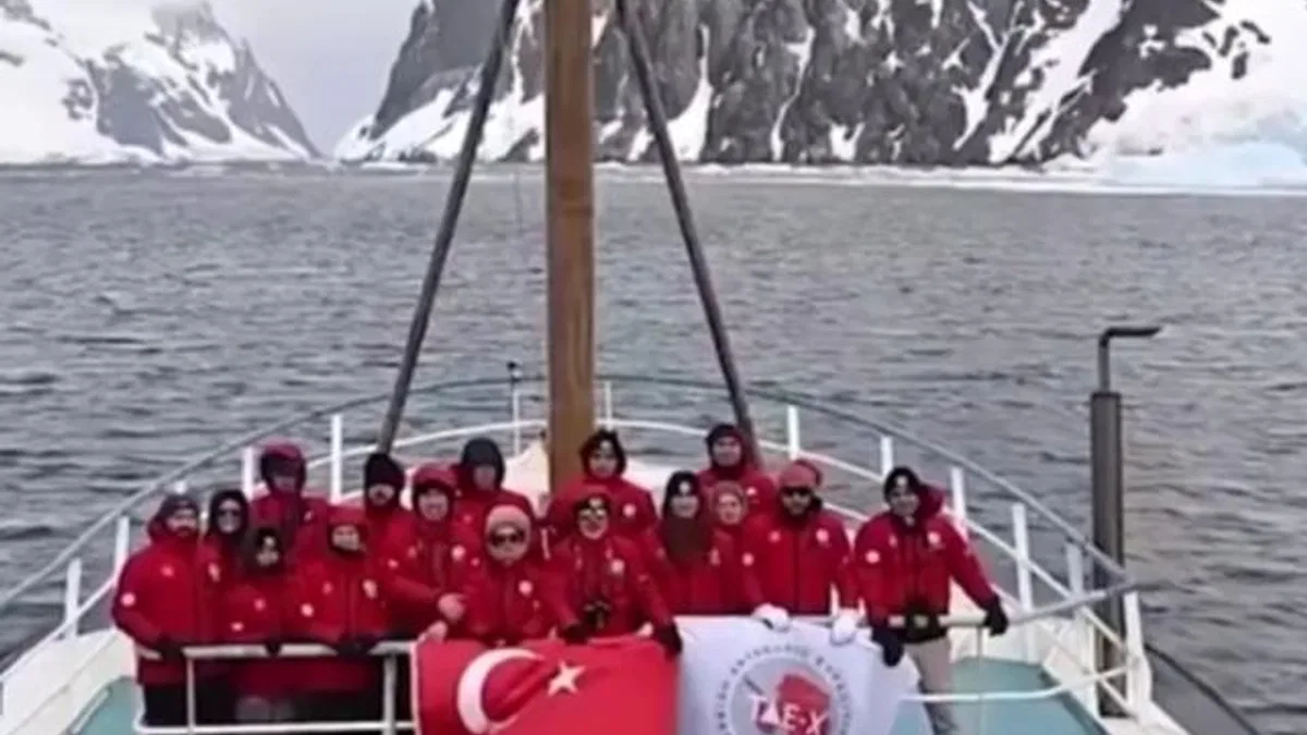 Türk bilim insanları Antarktika'dan döndü... 15. Ulusal Bilim Antarktika Seferi tamamlandı