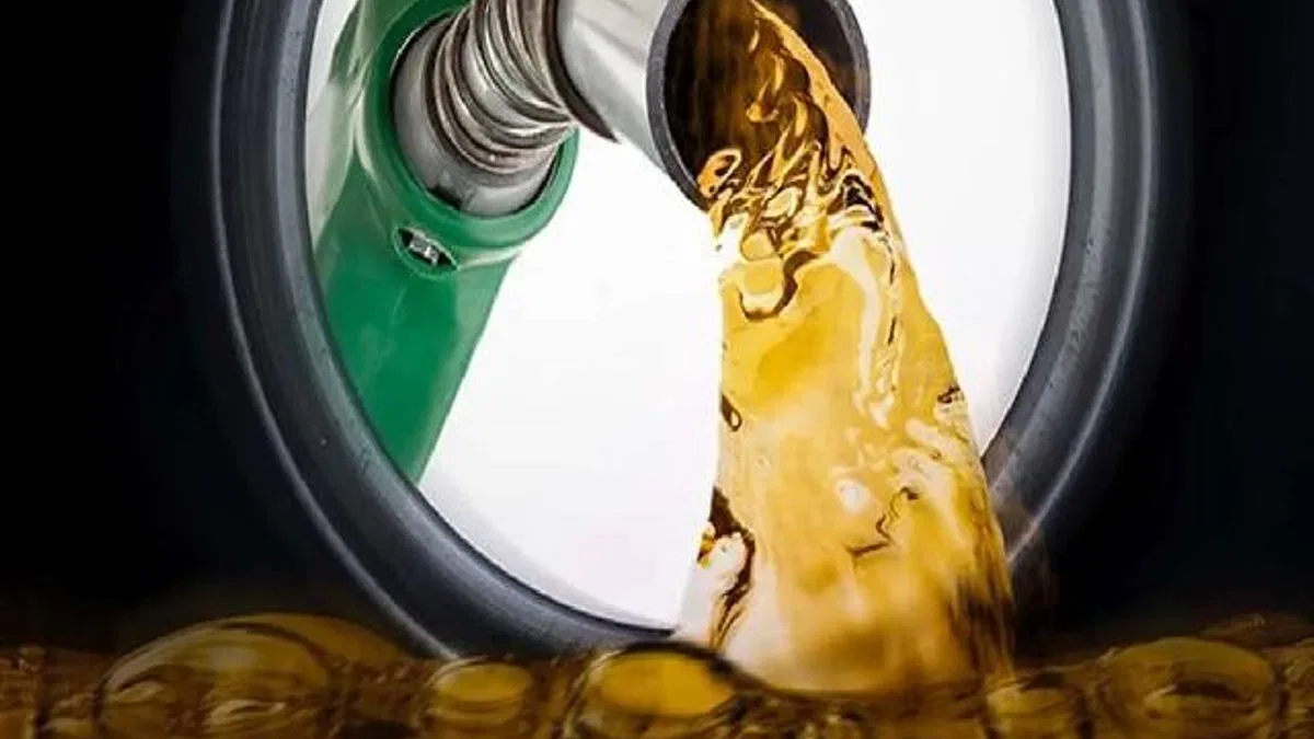 Benzin fiyatlarına 1,50 TL zam! Motorin yolda