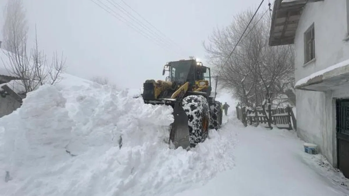 Sakarya'da 100 kişilik timle karla mücadelede son durum