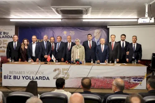 Mahmut Özer, AK Parti'ye katılarak yeni bir siyasi sayfa açtı
