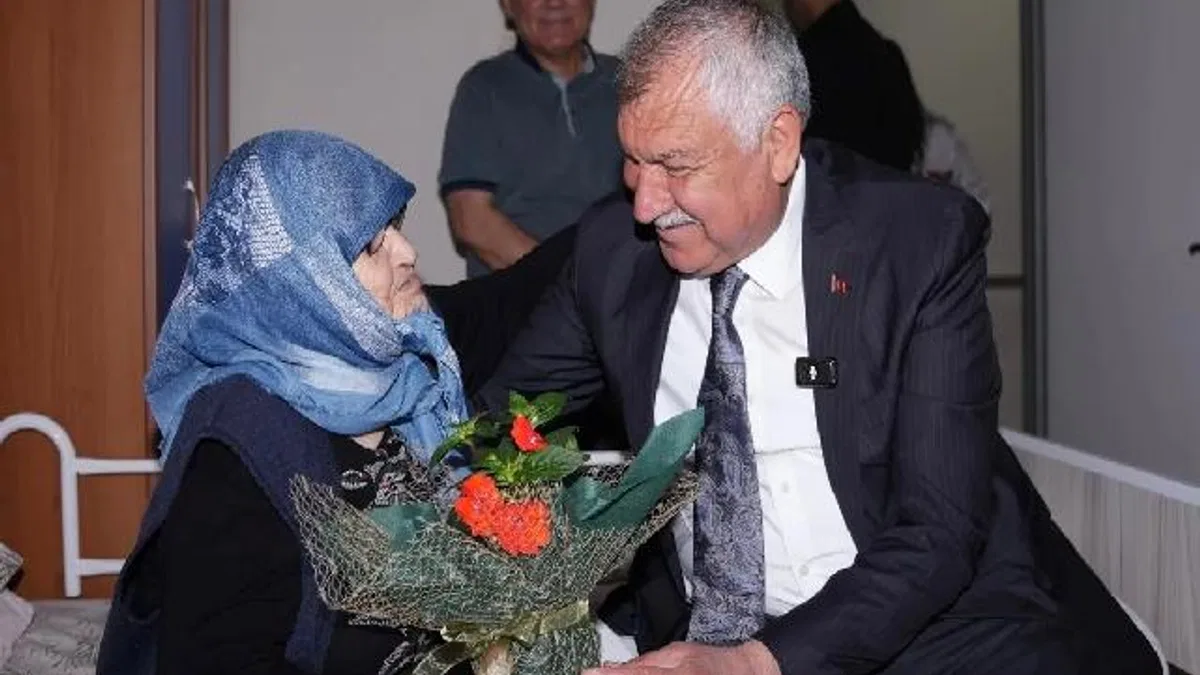 Zeydan Karalar'dan huzurevine ziyaret