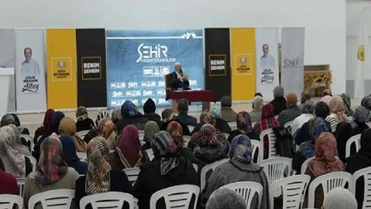 Konya’da Şehir Konferansları devam ediyor