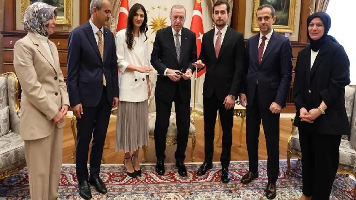 Eski Bakan'ın kızının nişan yüzükleri Külliye'de takıldı