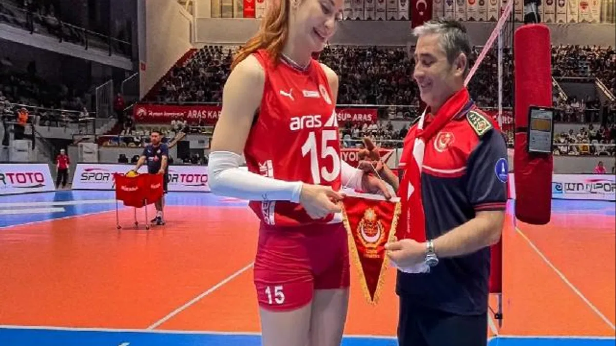 Voleybolun yıldızlarından İzmir İtfaiyesi’ne teşekkür