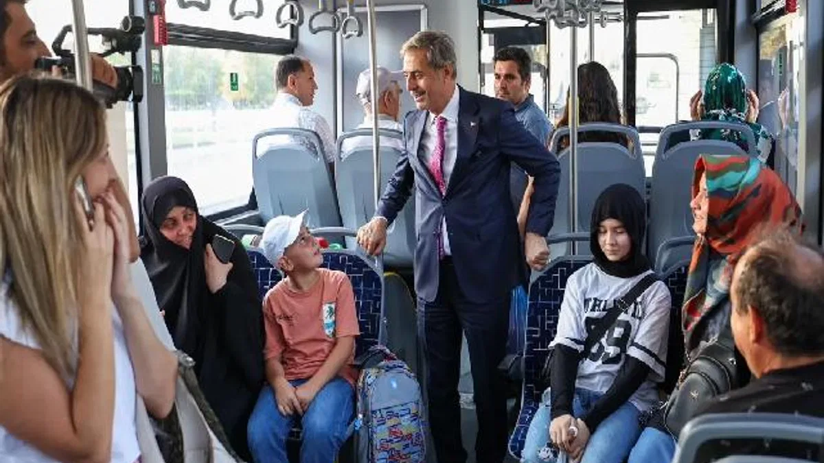 Sakarya metrobüs hattı genişletildi... Başkan Alemdar, vatandaşlarla birlikte yolculuk yaptı