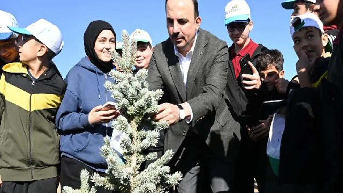 Konya'da Başkan Altay öğrencilerle birlikte fidan dikti
