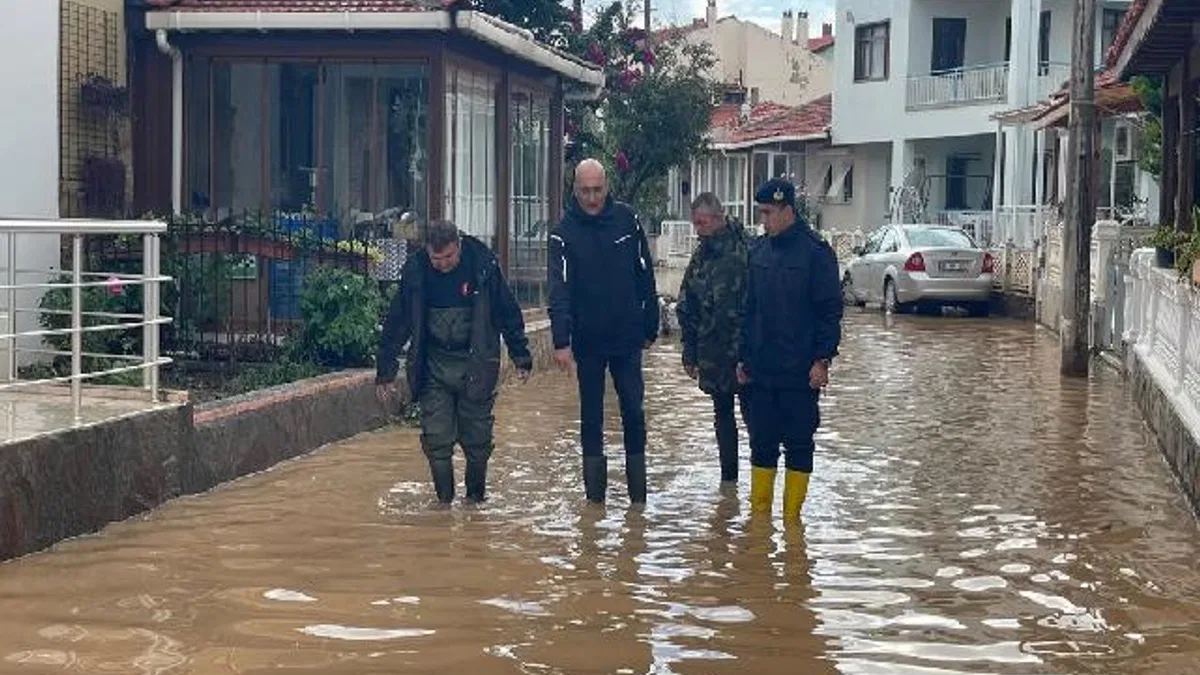 İzmir Foça'da sel! Selden etkilenen bölgelere Kaymakam Aydın'dan inceleme