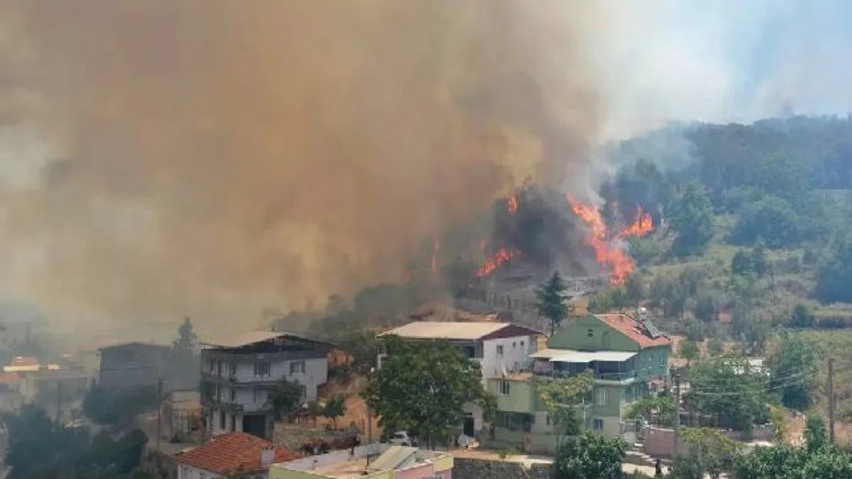 İsmetiye’deki yangına müdahaleyi Erkan Aydın takip etti
