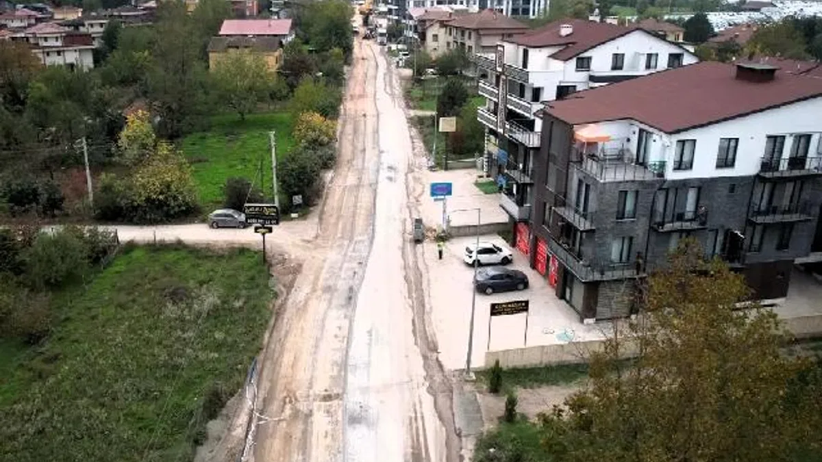 Kocaeli'de Kartepe Çepni Caddesi’nde üstyapı yenileniyor