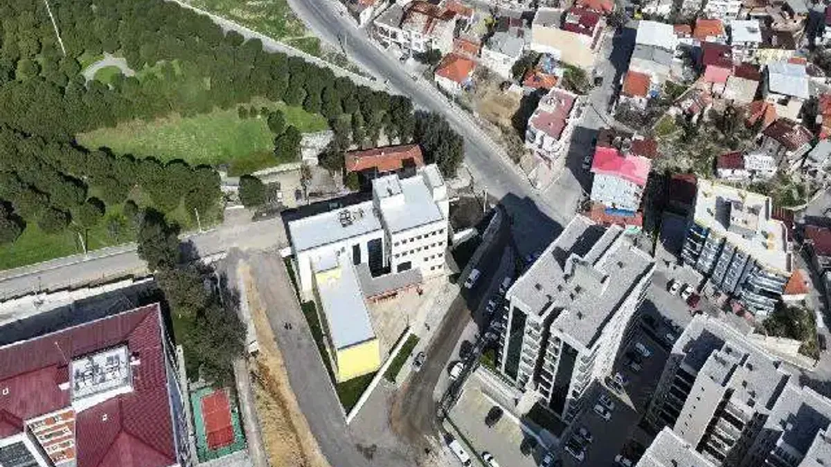 İzmir Karabağlar'da Uzundere dönüşerek gelişiyor