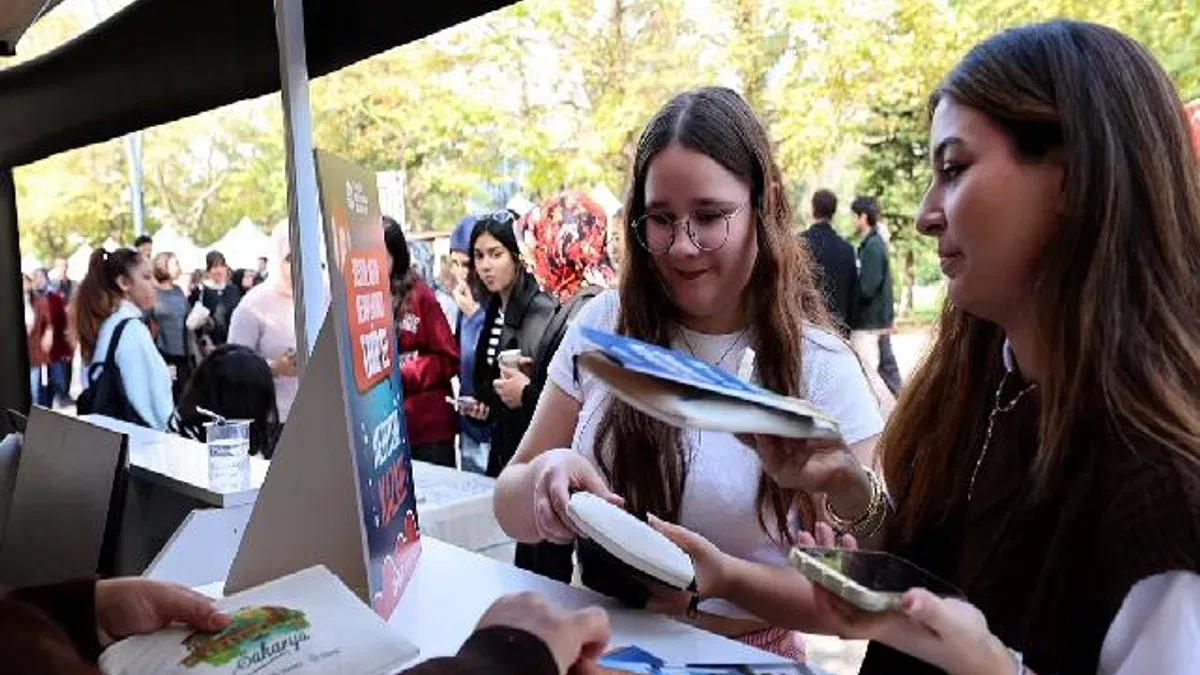 Sakarya'da üniversitelilere renkli karşılama
