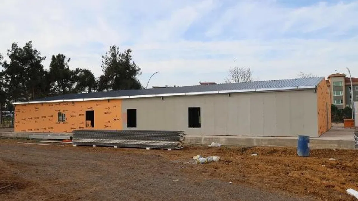 Kocaeli Gebze’de geçici kaymakamlık binasında çalışmalar sürüyor