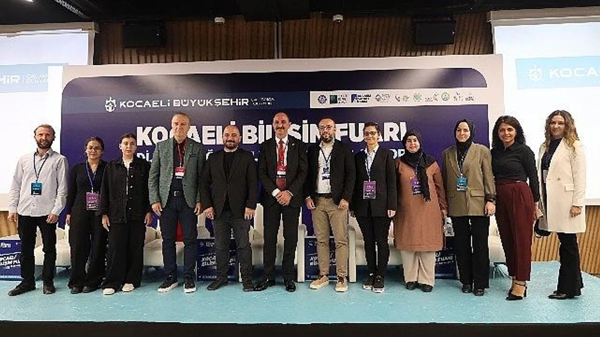 Bilişim Fuarı'nda geleceğin teknolojileri konuşuldu