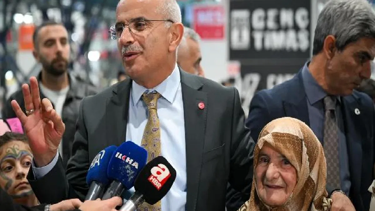 88 yaşındaki Emine Teyze okumanın yaşı olmadığını gösterdi