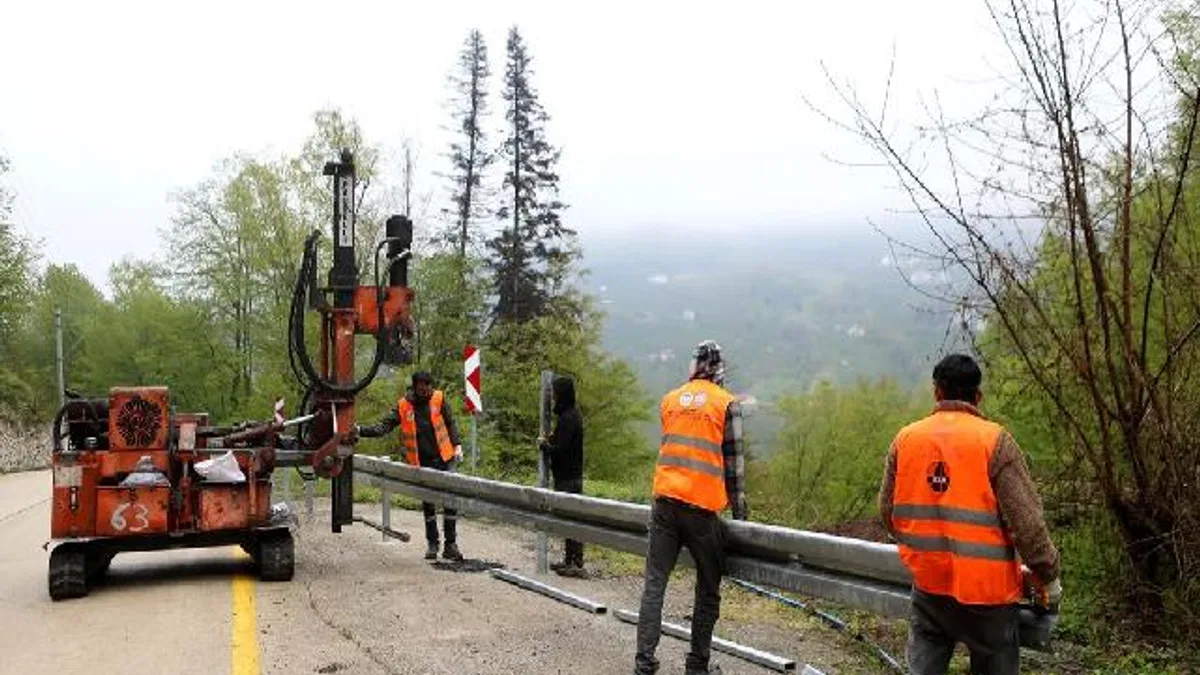 Sakarya Taşyatak’ta çelik bariyer montajı tamam